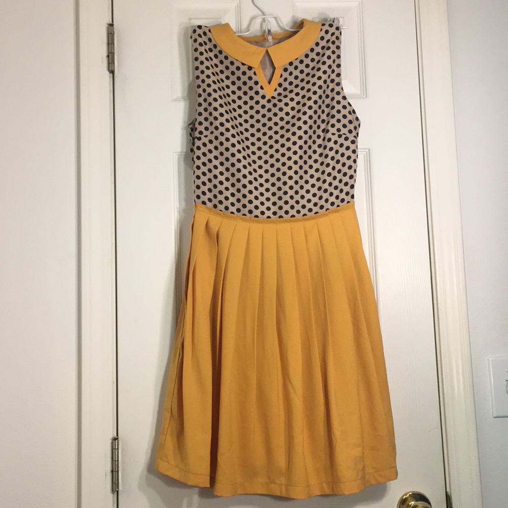 Peter Pan Collar Dress with Pockets!